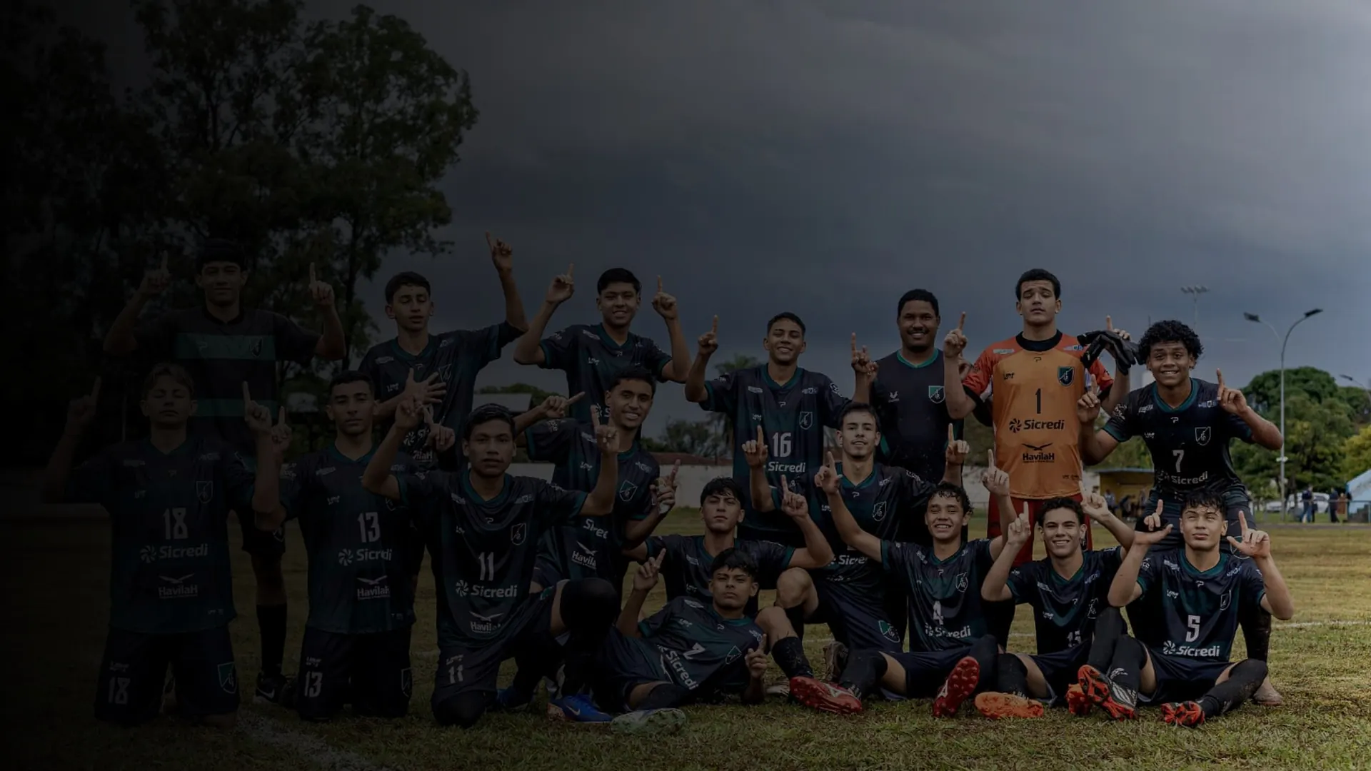 Time do Pantanal em campo ao entardecer