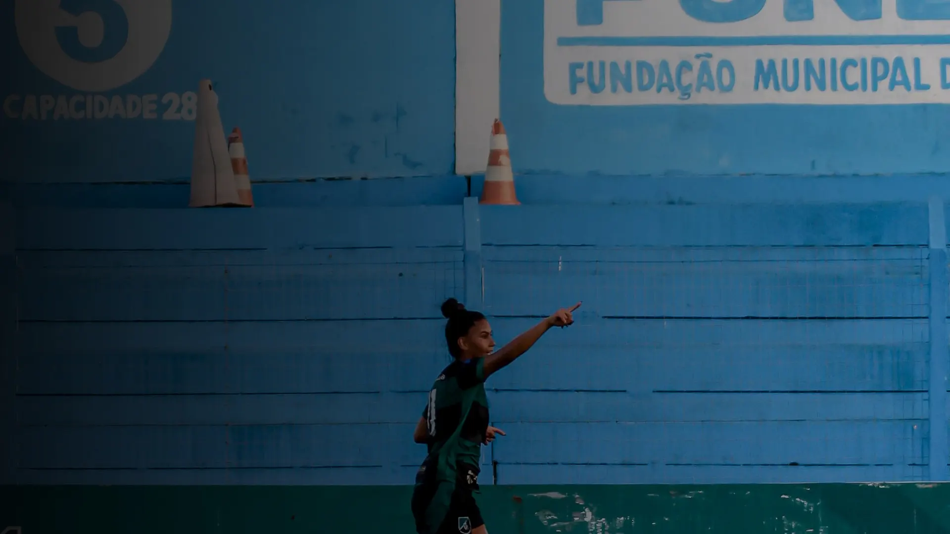 Muro com a frase Faça parte da família Pantanal